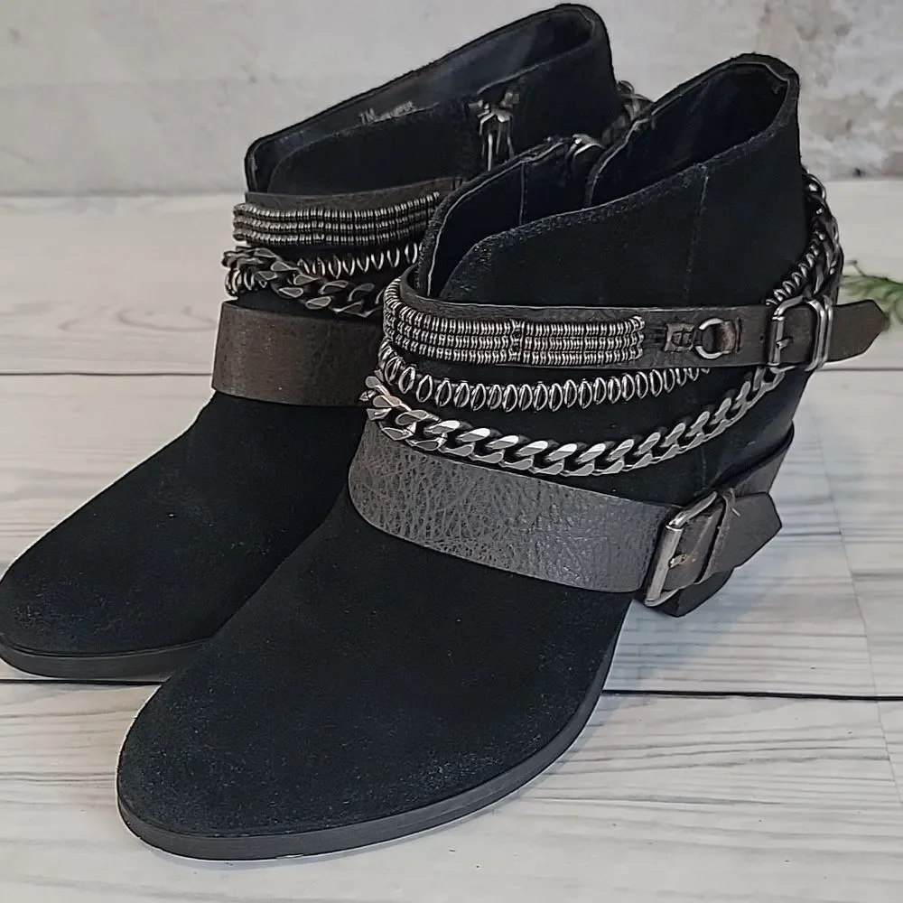 Trouve' Bristol Black Leather Ankle Boots with Chain Detail Womens Size 7M